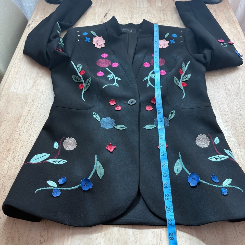 CARLISLE COLLECTION Designer Black Blazer. Leather Flowers! Embroidered. Size 4 - Picture 15 of 16